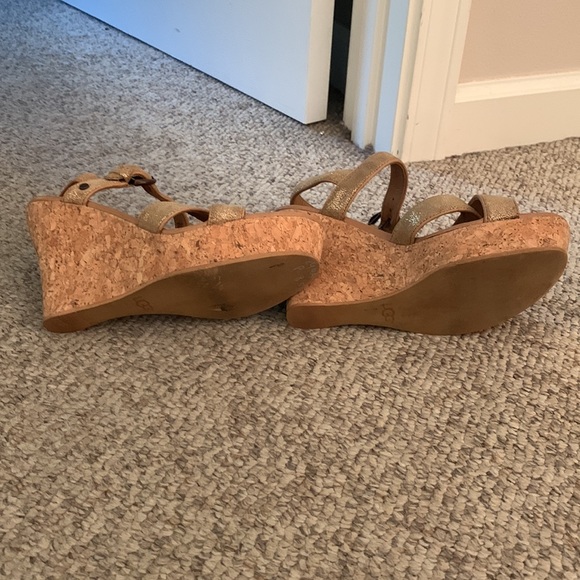 Ugg gold tan leather wedge platform ankle strap sandals 8.5 - Picture 7 of 8